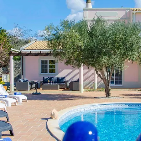 Sleeps 6 With Pool Air Con And Wifi