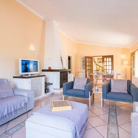 Villa Sleeps 6 With Pool Air Con And Wifi Pedragosa