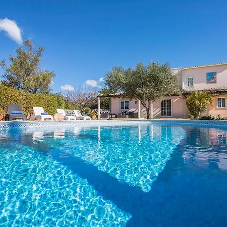 Sleeps 6 With Pool Air Con And Wifi *