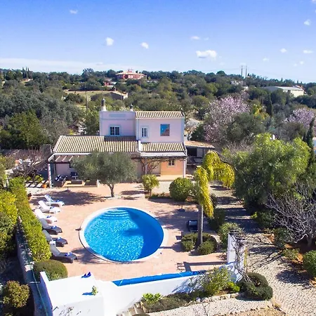 Sleeps 6 With Pool Air Con And Wifi *