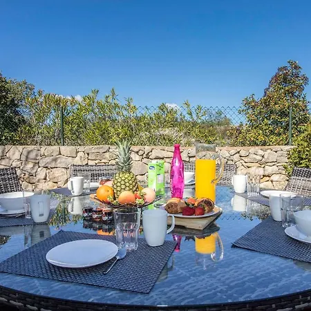 Sleeps 6 With Pool Air Con And Wifi Villa Pedragosa