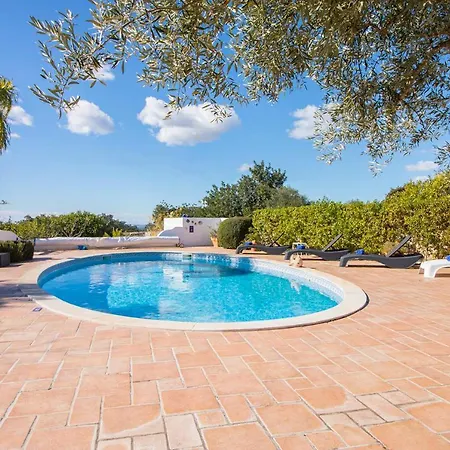 Villa Sleeps 6 With Pool Air Con And Wifi *