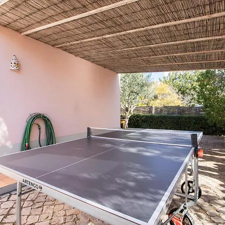 Sleeps 6 With Pool Air Con And Wifi